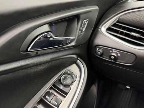 Used 2017 Chevrolet Malibu LT FWD image 12