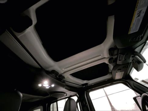 Used 2021 Jeep Wrangler Unlimited Sahara image 21