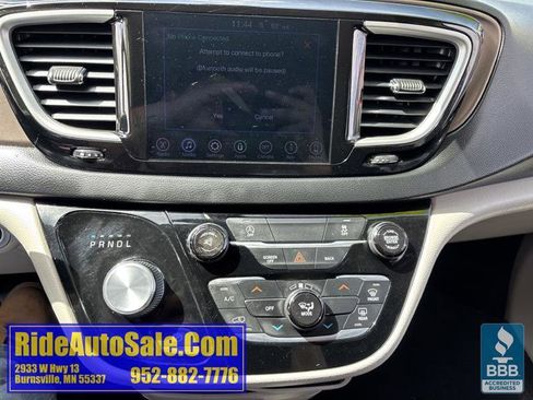 Used 2017 Chrysler Pacifica Touring w/ Tire & Wheel Group FWD image 21