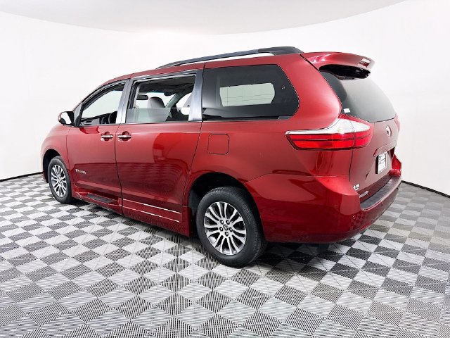 Used 2016 Toyota Sienna XLE w/ XLE Navigation Package FWD image 21
