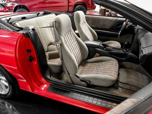 Used 2002 Chevrolet Camaro Z28 w/ SS Performance/Appearance Pkg RWD image 26