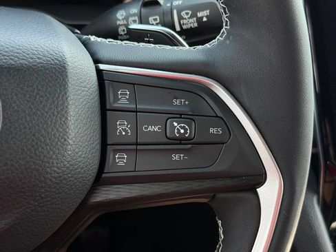 Used 2023 Jeep Grand Cherokee L Laredo RWD image 30