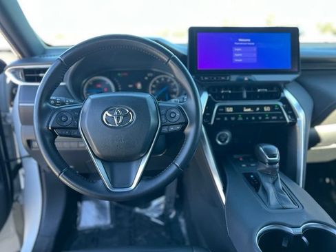 Used 2023 Toyota Venza XLE AWD/4WD image 14