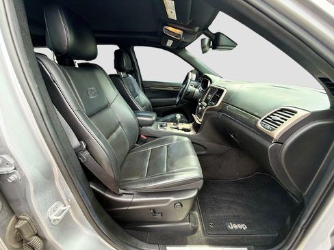 Used 2014 Jeep Grand Cherokee Overland w/ Advanced Technology Group AWD/4WD image 15