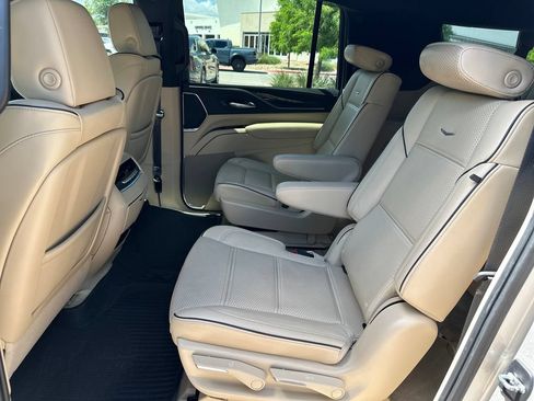 Used 2023 Cadillac Escalade ESV Premium Luxury w/ Performance Package AWD/4WD image 34