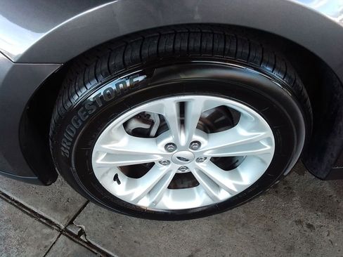 Used 2018 Ford Taurus SE image 24