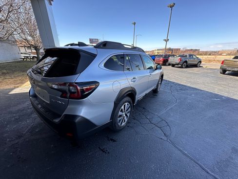 Certified 2025 Subaru Outback Premium image 3