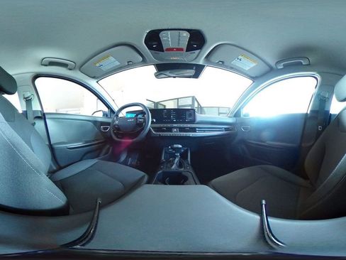 Used 2025 Kia K4 LXS FWD image 41