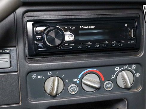 Used 1997 Chevrolet Silverado 3500 2WD Crew Cab w/ Convenience Pkg image 21