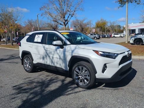 Used 2023 Toyota RAV4 XLE Premium image 3