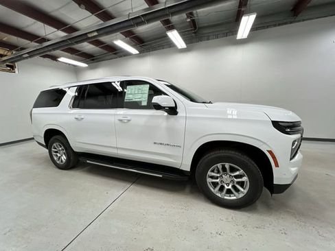 New 2026 Chevrolet Suburban LT image 9