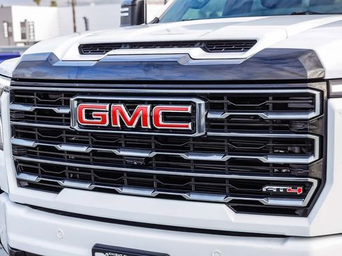 Used 2025 GMC Sierra 2500 AT4 AWD/4WD image 6