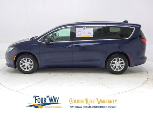 Used 2020 Chrysler Voyager LX image 7