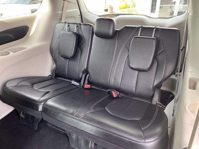 Used 2024 Chrysler Pacifica Touring-L FWD image 29