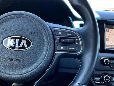 Used 2019 Kia Niro EX Premium FWD image 11