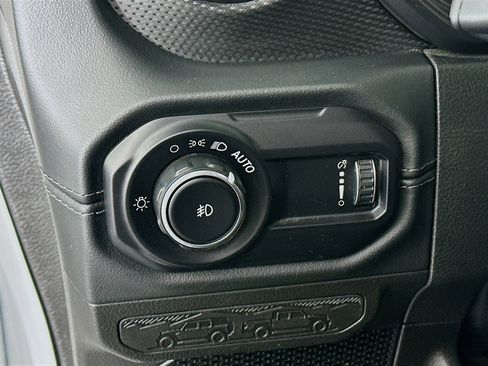 Used 2024 Jeep Wrangler Unlimited Rubicon image 16