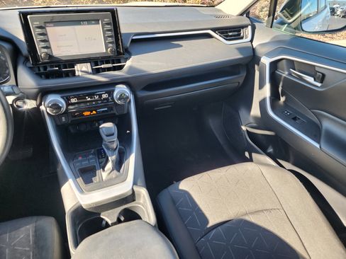 Used 2019 Toyota RAV4 XLE image 19