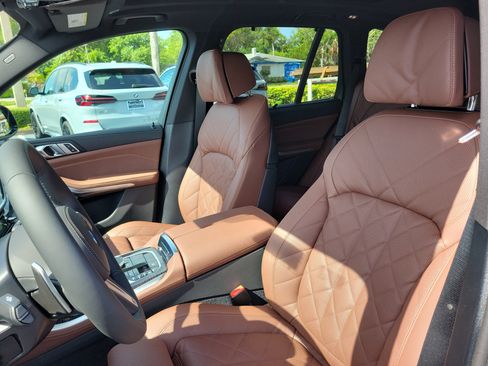 New 2026 BMW X5 xDrive40i w/ M Sport Package AWD/4WD image 17