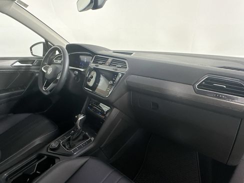 Certified 2023 Volkswagen Tiguan SE w/ Panoramic Sunroof Package AWD/4WD image 47