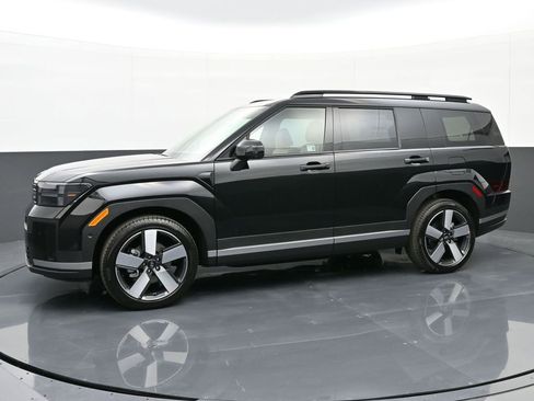 Used 2025 Hyundai Santa Fe Limited image 6