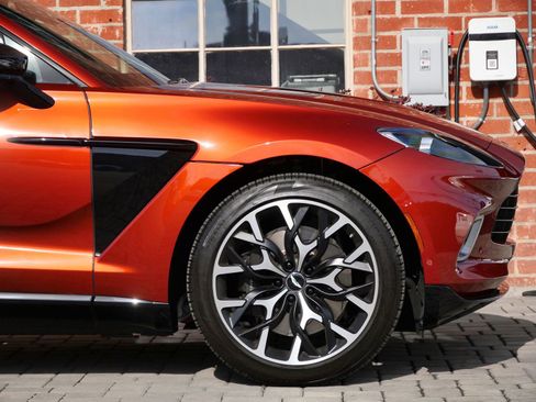 Used 2021 Aston Martin DBX AWD/4WD image 4