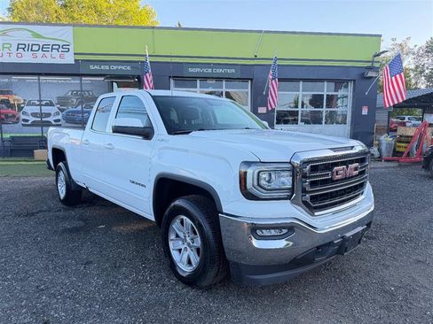 Used 2017 GMC Sierra 1500 SLE w/ SLE Value Package AWD/4WD image 3