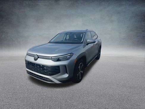 New 2025 Volkswagen Tiguan SE image 9