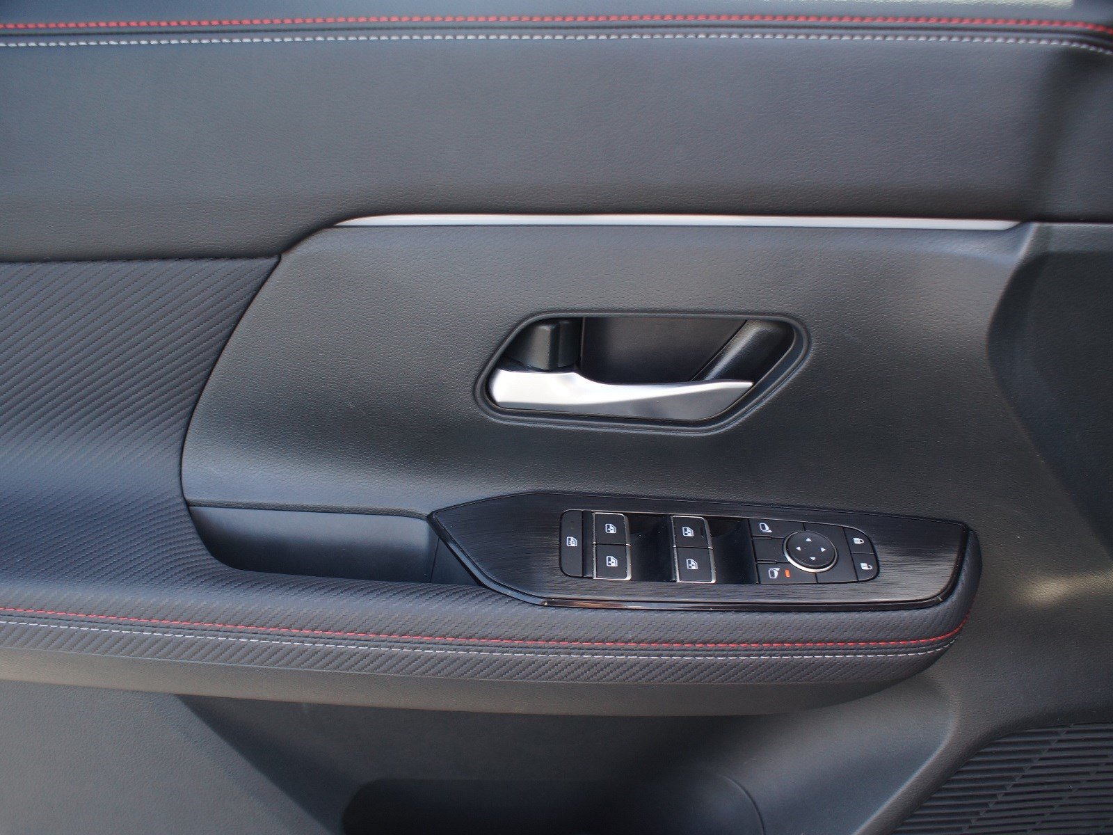 Used 2025 Nissan Kicks SR w/ Illumination Package AWD/4WD image 27