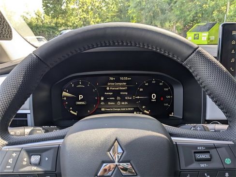 New 2025 Mitsubishi Outlander SE image 31