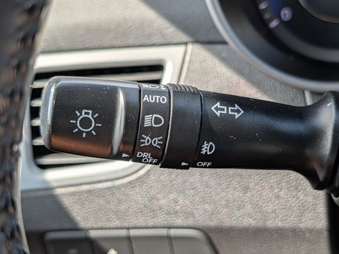 Used 2015 Hyundai Elantra SE w/ Option Group 03 FWD image 31