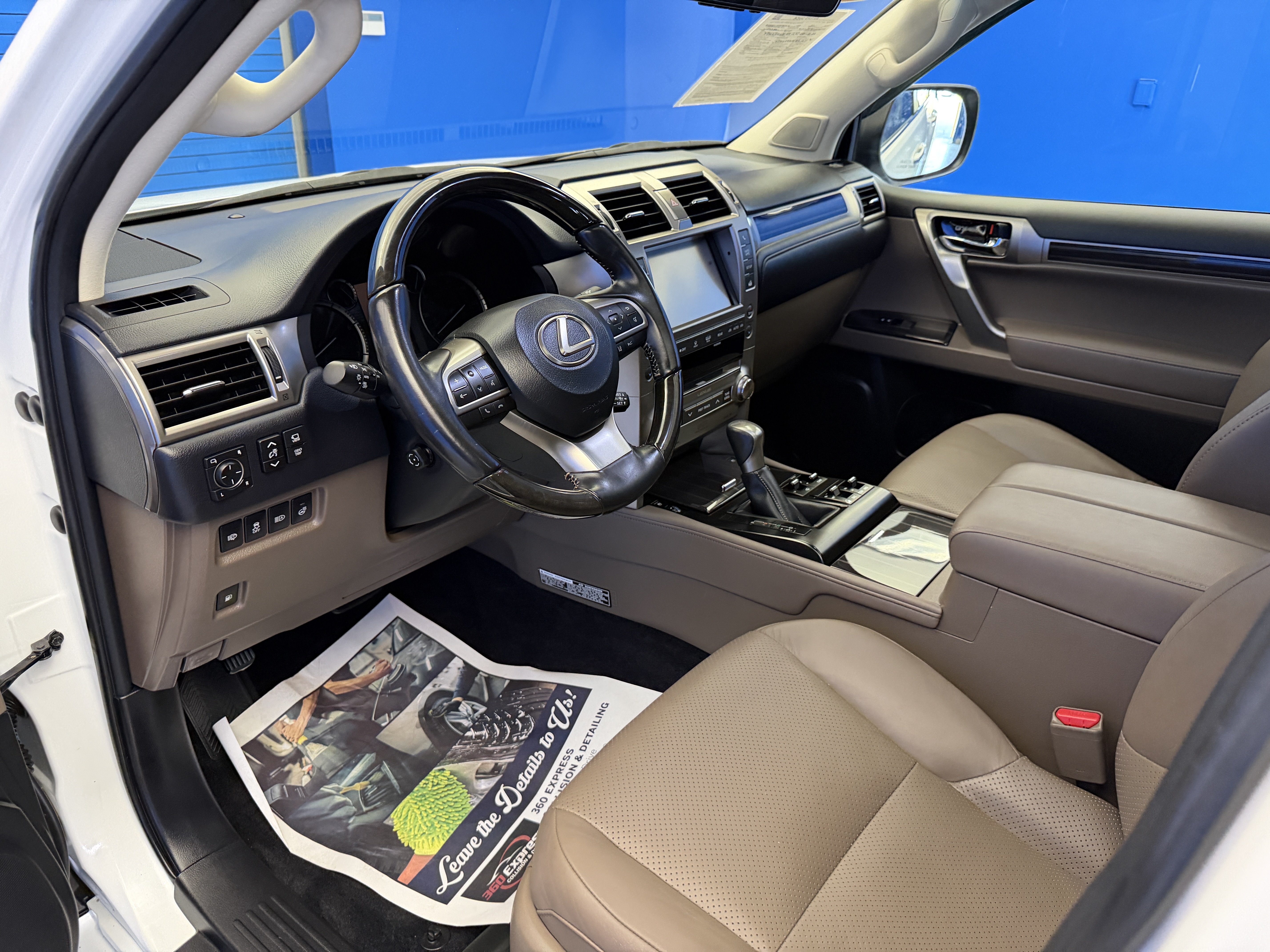 Used 2020 Lexus GX 460 Luxury w/ Accessory Package AWD/4WD image 11