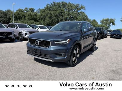 Used 2021 Volvo XC40 T4 Momentum w/ Premium Package