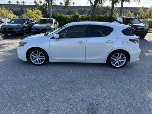 Used 2016 Lexus CT 200h image 3