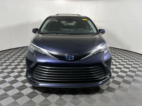 Certified 2025 Toyota Sienna XLE AWD/4WD image 2