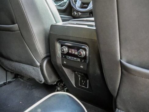 Used 2022 GMC Yukon SLT w/ SLT Premium Package AWD/4WD image 26