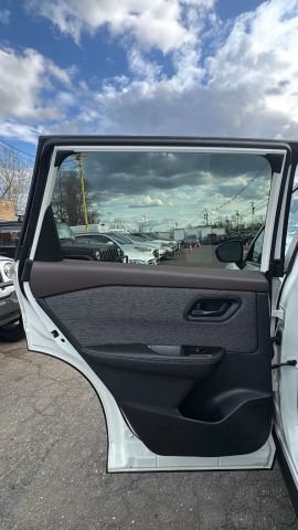 Used 2021 Nissan Rogue S AWD/4WD image 12