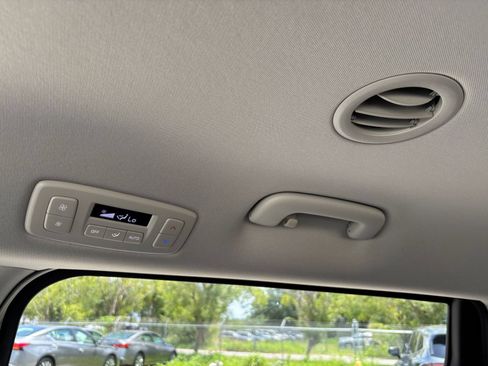Used 2026 Kia Carnival FWD image 24