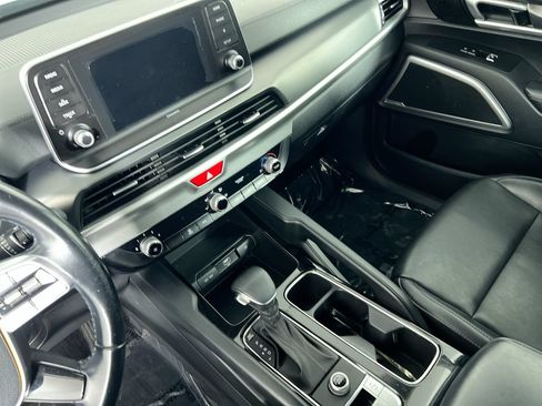 Used 2020 Kia Telluride LX FWD image 19
