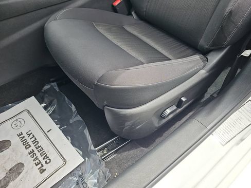 Used 2025 Nissan Altima 2.5 SV FWD image 27