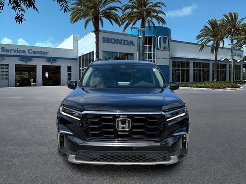 Certified 2024 Honda Pilot Touring image 3