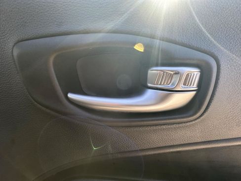 Used 2018 Jeep Compass Trailhawk w/ Leather Interior Group AWD/4WD image 33