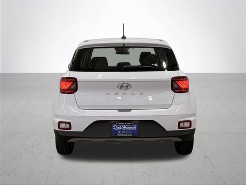 Used 2023 Hyundai Venue SE FWD image 11