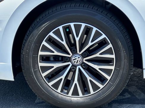 Used 2019 Volkswagen Jetta SEL FWD image 25