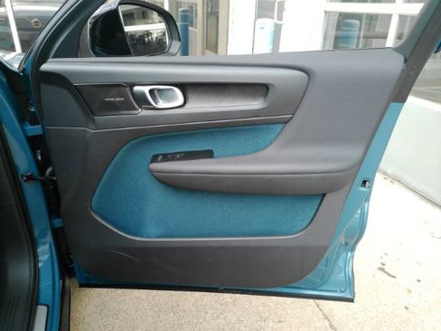 Used 2022 Volvo C40 P8 Recharge Ultimate image 18