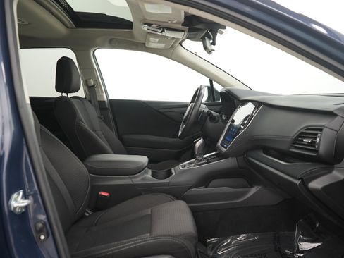 Used 2025 Subaru Outback Premium AWD/4WD image 13