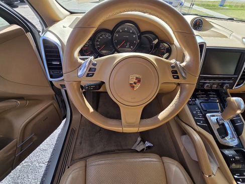 Used 2014 Porsche Cayenne image 9
