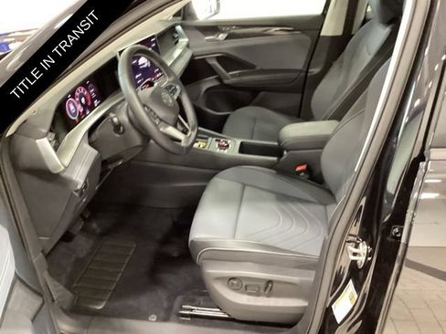 Used 2025 Volkswagen Tiguan SE w/ Panoramic Sunroof Package AWD/4WD image 9