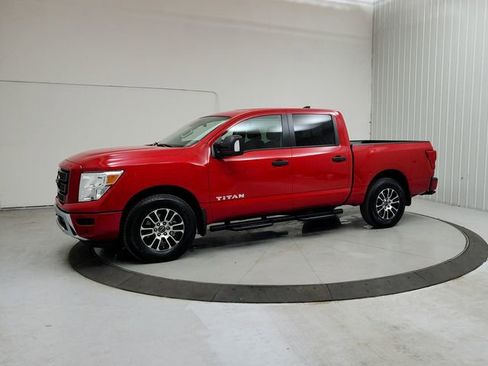 Used 2024 Nissan Titan SV w/ SV Convenience Package image 3