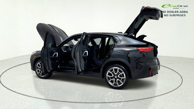 Used 2026 BMW X2 xDrive28i AWD/4WD image 16