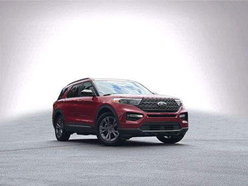 Used 2024 Ford Explorer XLT w/ Equipment Group 202A RWD image 2